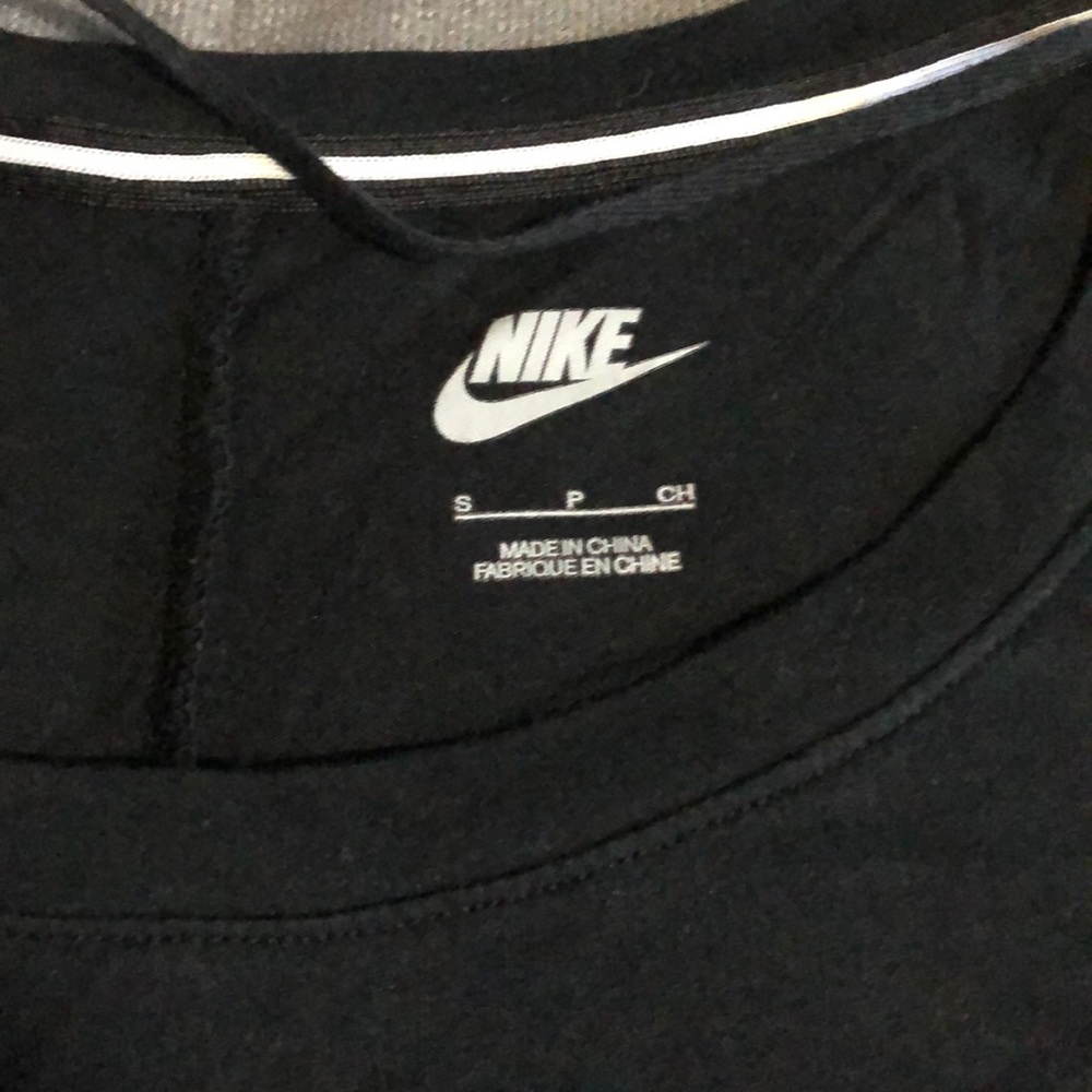 Nike long sleeve T-shirt - Picture 3 of 3